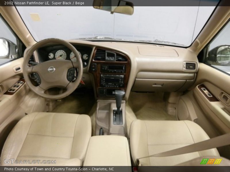 Super Black / Beige 2002 Nissan Pathfinder LE