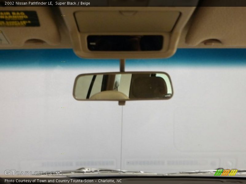 Super Black / Beige 2002 Nissan Pathfinder LE