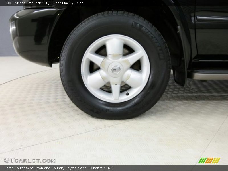 Super Black / Beige 2002 Nissan Pathfinder LE