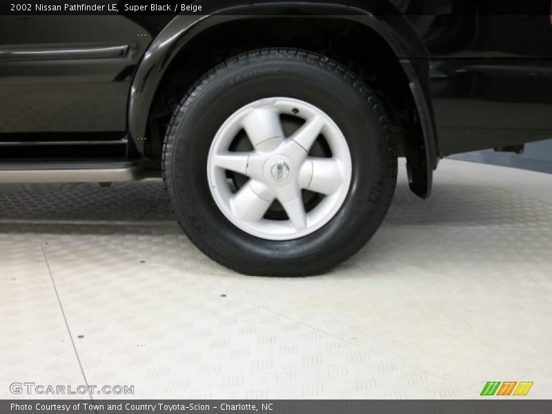 Super Black / Beige 2002 Nissan Pathfinder LE