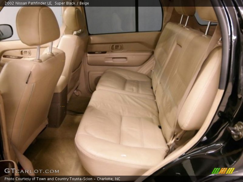 Super Black / Beige 2002 Nissan Pathfinder LE