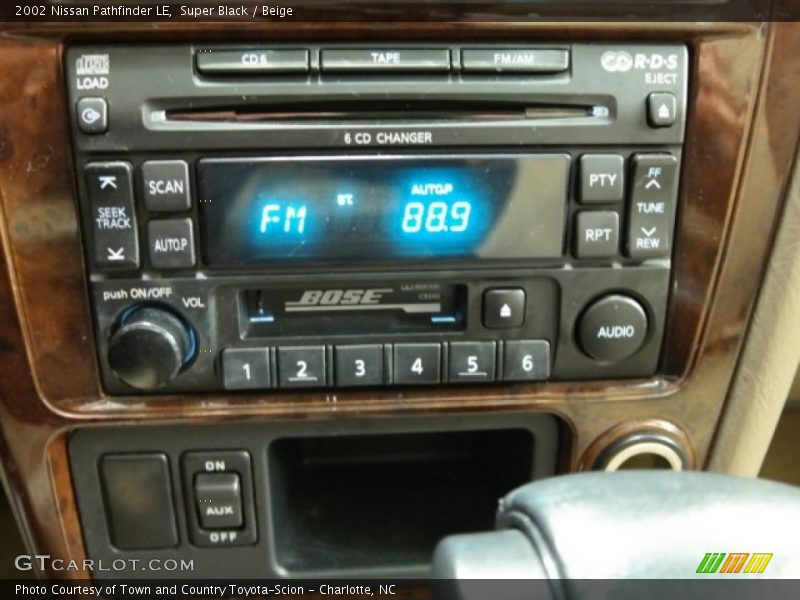 Super Black / Beige 2002 Nissan Pathfinder LE