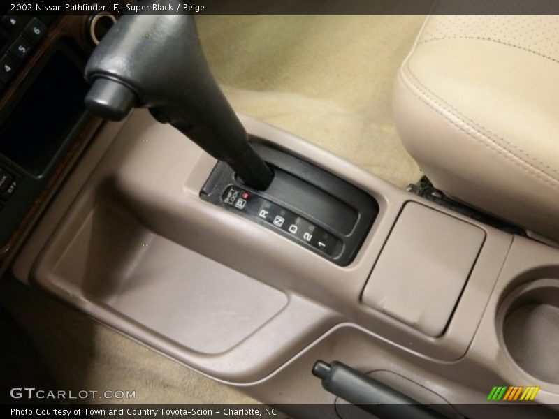 Super Black / Beige 2002 Nissan Pathfinder LE