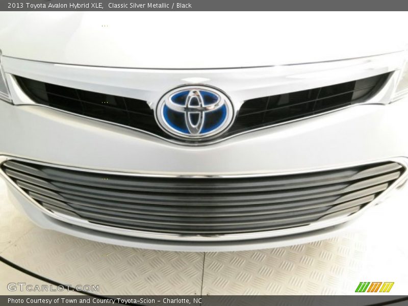 Classic Silver Metallic / Black 2013 Toyota Avalon Hybrid XLE