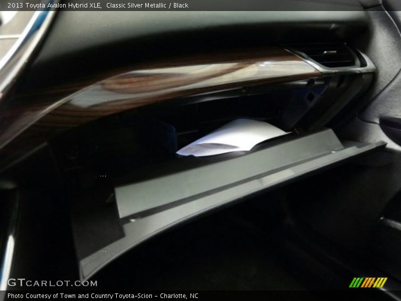 Classic Silver Metallic / Black 2013 Toyota Avalon Hybrid XLE