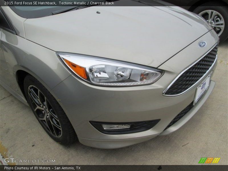 Tectonic Metallic / Charcoal Black 2015 Ford Focus SE Hatchback