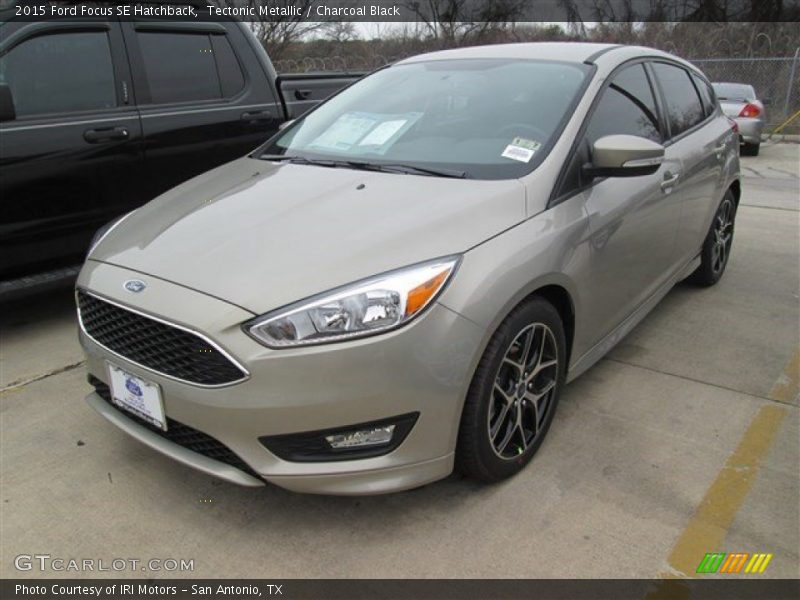 Tectonic Metallic / Charcoal Black 2015 Ford Focus SE Hatchback