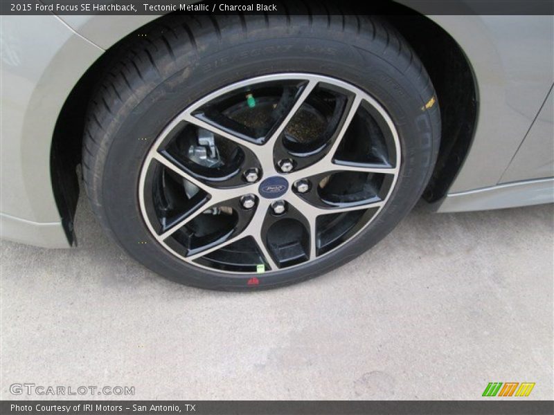 Tectonic Metallic / Charcoal Black 2015 Ford Focus SE Hatchback