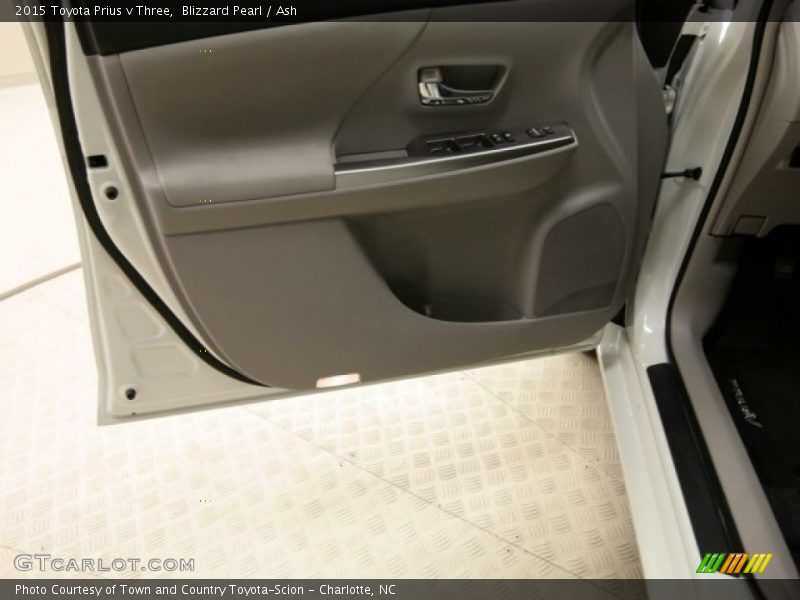 Blizzard Pearl / Ash 2015 Toyota Prius v Three