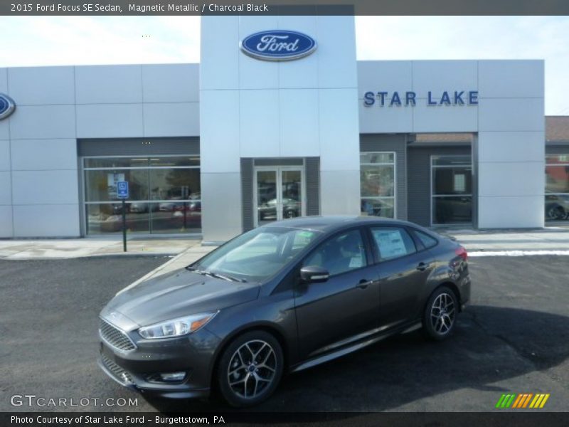 Magnetic Metallic / Charcoal Black 2015 Ford Focus SE Sedan