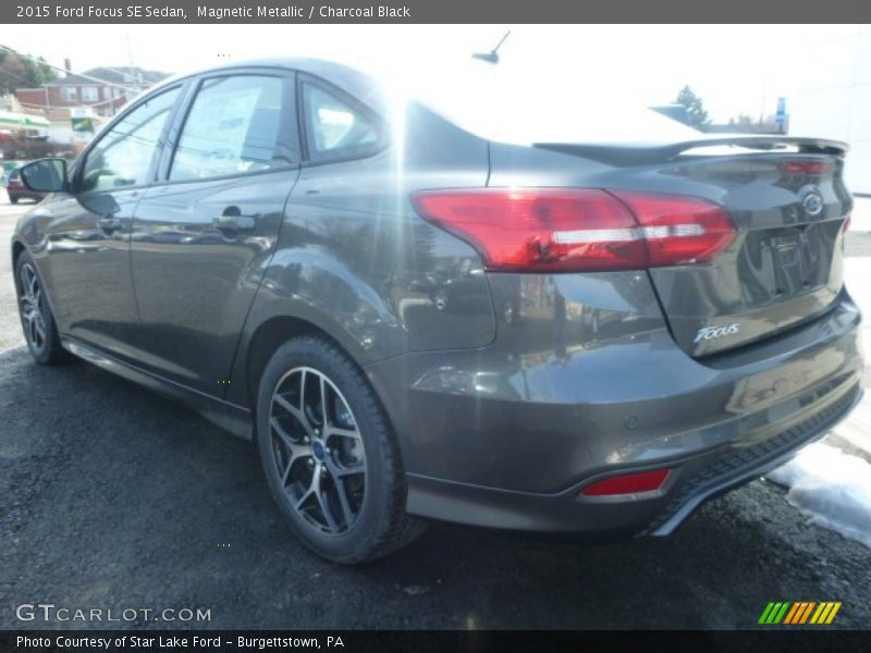 Magnetic Metallic / Charcoal Black 2015 Ford Focus SE Sedan