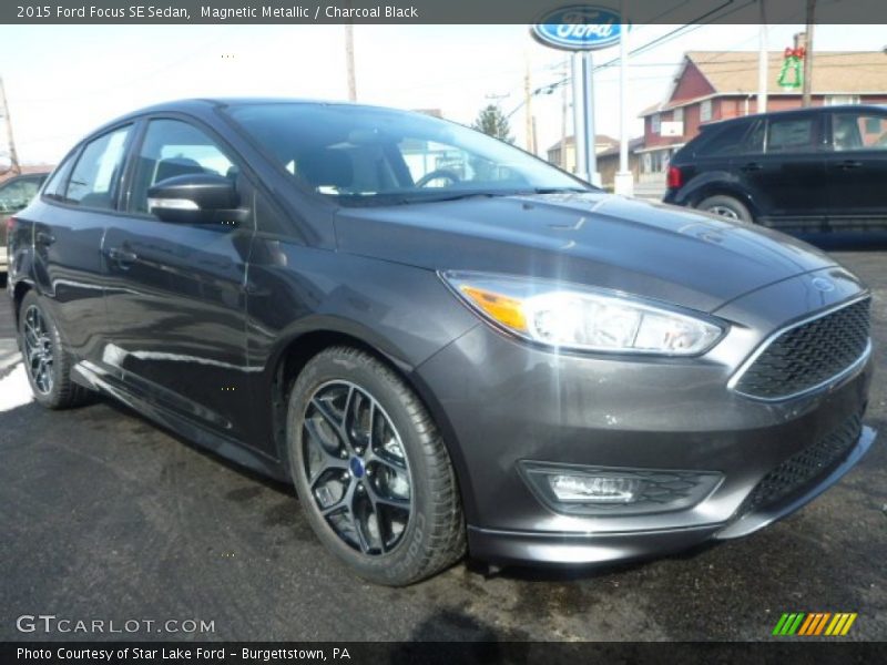 Magnetic Metallic / Charcoal Black 2015 Ford Focus SE Sedan