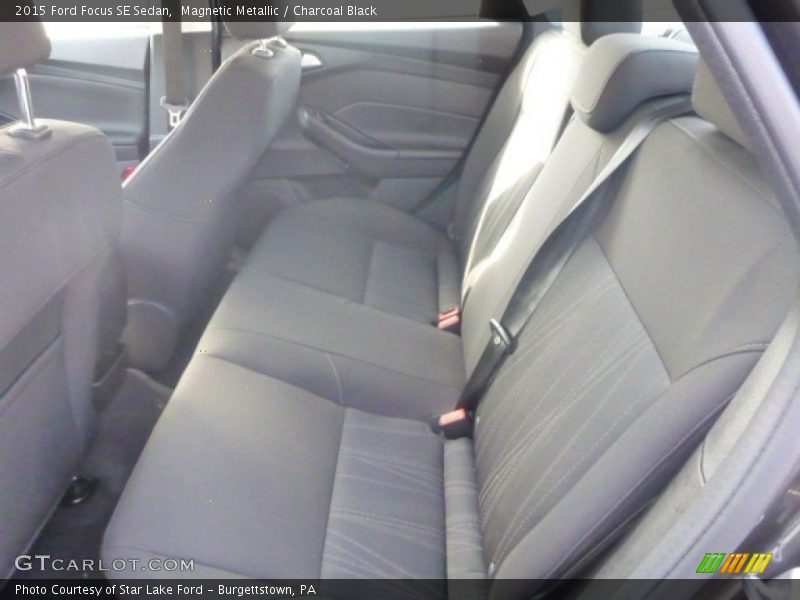 Magnetic Metallic / Charcoal Black 2015 Ford Focus SE Sedan