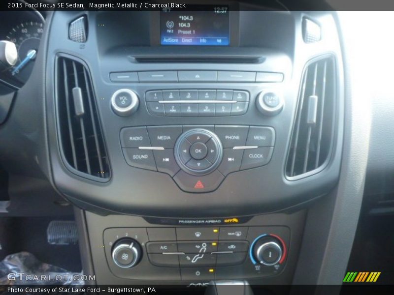 Magnetic Metallic / Charcoal Black 2015 Ford Focus SE Sedan