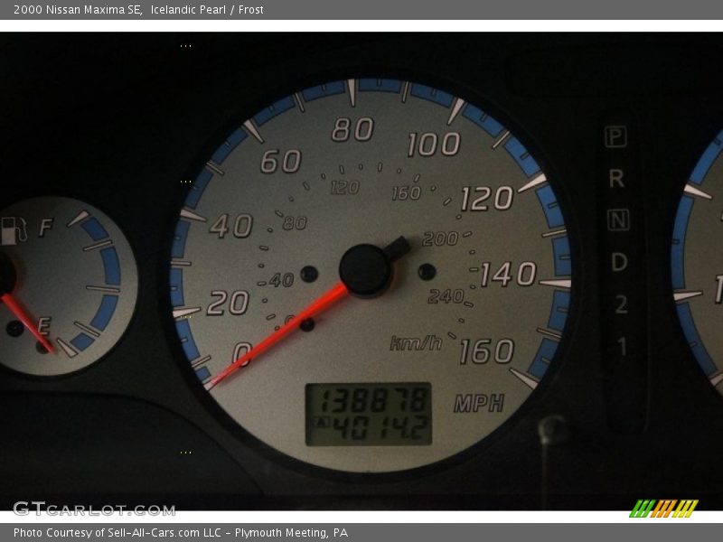 Icelandic Pearl / Frost 2000 Nissan Maxima SE