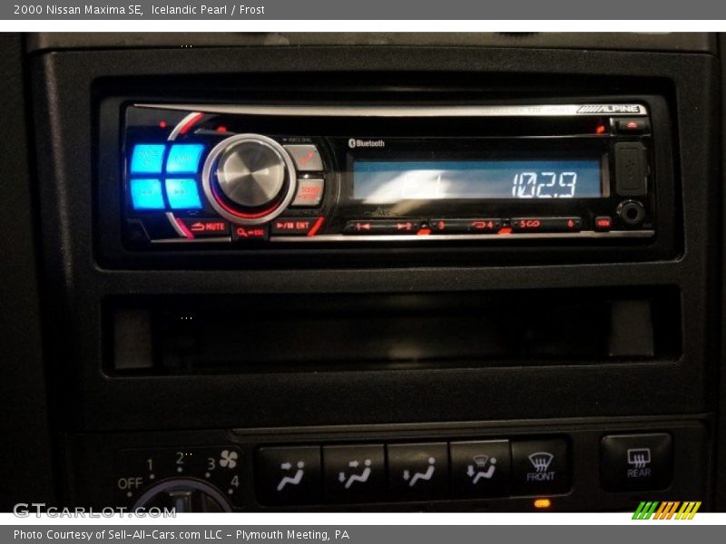Icelandic Pearl / Frost 2000 Nissan Maxima SE