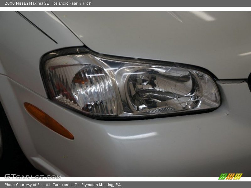 Icelandic Pearl / Frost 2000 Nissan Maxima SE