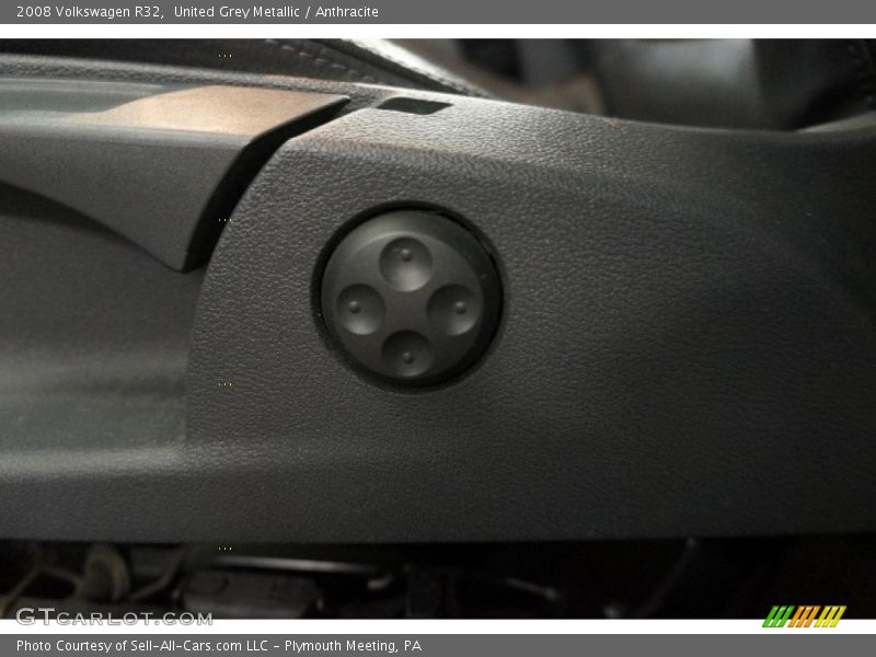 United Grey Metallic / Anthracite 2008 Volkswagen R32