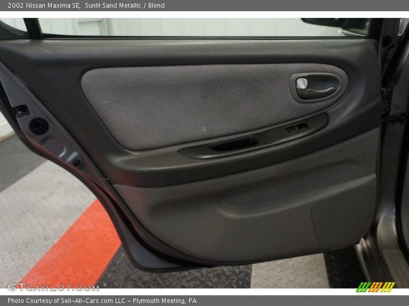 Sunlit Sand Metallic / Blond 2002 Nissan Maxima SE