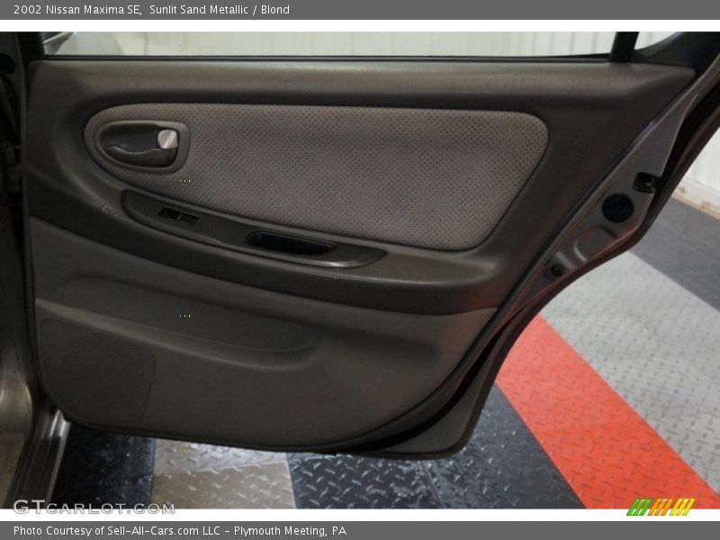 Sunlit Sand Metallic / Blond 2002 Nissan Maxima SE