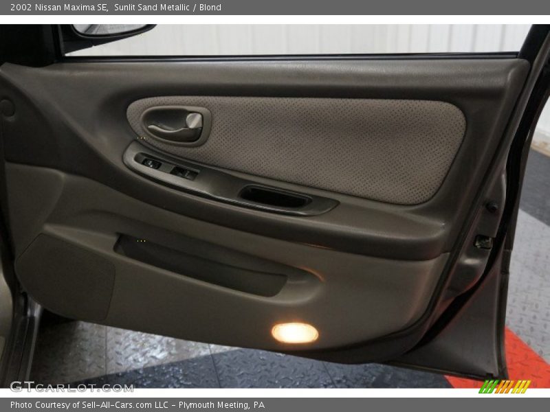 Sunlit Sand Metallic / Blond 2002 Nissan Maxima SE