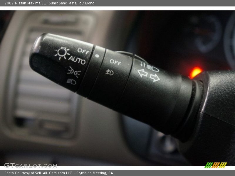 Sunlit Sand Metallic / Blond 2002 Nissan Maxima SE