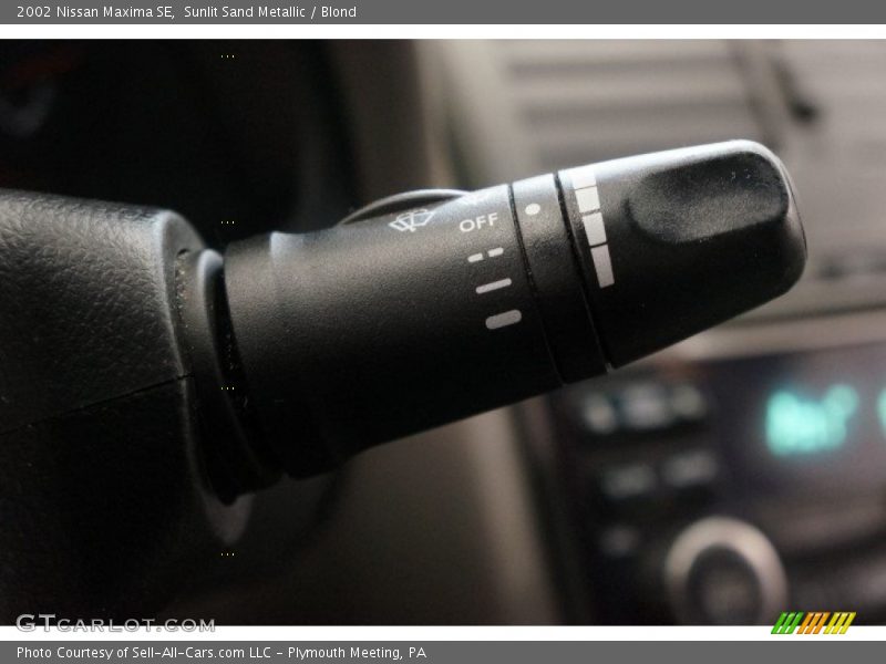 Sunlit Sand Metallic / Blond 2002 Nissan Maxima SE
