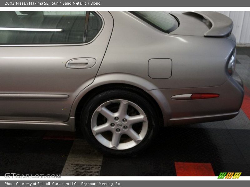 Sunlit Sand Metallic / Blond 2002 Nissan Maxima SE