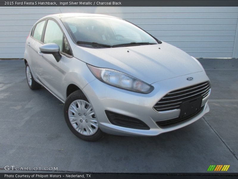 Ingot Silver Metallic / Charcoal Black 2015 Ford Fiesta S Hatchback