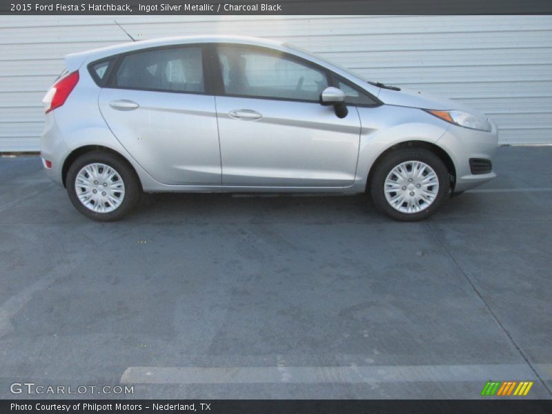 Ingot Silver Metallic / Charcoal Black 2015 Ford Fiesta S Hatchback