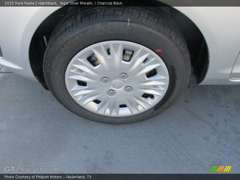 Ingot Silver Metallic / Charcoal Black 2015 Ford Fiesta S Hatchback