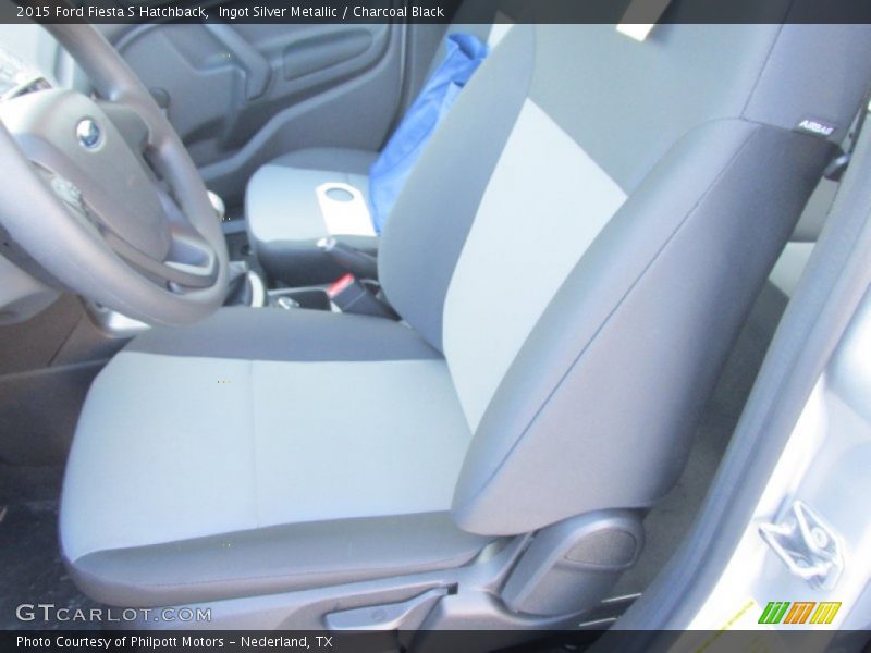Ingot Silver Metallic / Charcoal Black 2015 Ford Fiesta S Hatchback