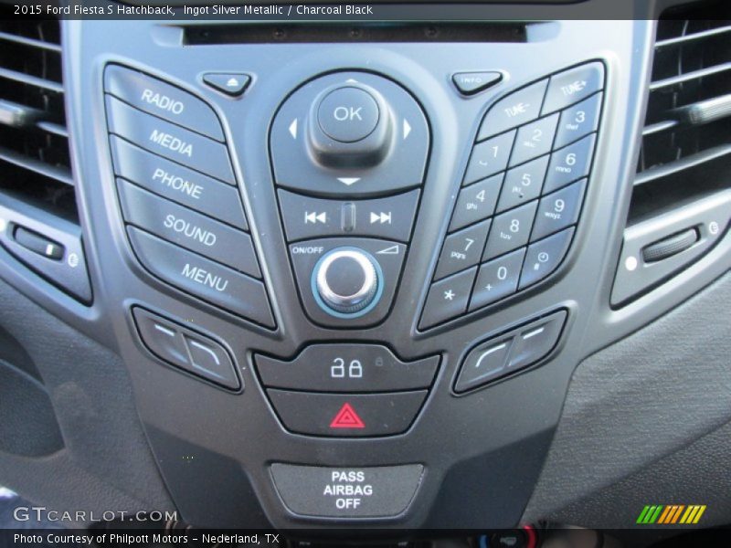 Ingot Silver Metallic / Charcoal Black 2015 Ford Fiesta S Hatchback