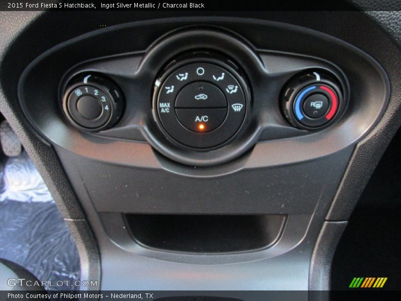 Ingot Silver Metallic / Charcoal Black 2015 Ford Fiesta S Hatchback