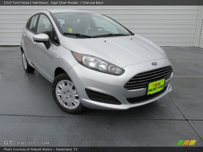 Ingot Silver Metallic / Charcoal Black 2015 Ford Fiesta S Hatchback