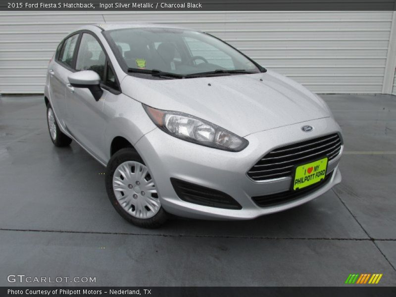Ingot Silver Metallic / Charcoal Black 2015 Ford Fiesta S Hatchback