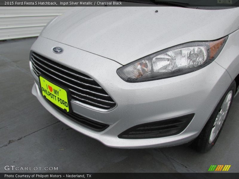 Ingot Silver Metallic / Charcoal Black 2015 Ford Fiesta S Hatchback