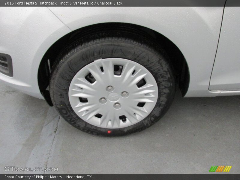 Ingot Silver Metallic / Charcoal Black 2015 Ford Fiesta S Hatchback
