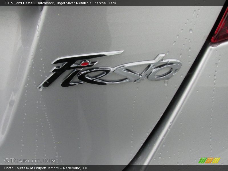 Ingot Silver Metallic / Charcoal Black 2015 Ford Fiesta S Hatchback