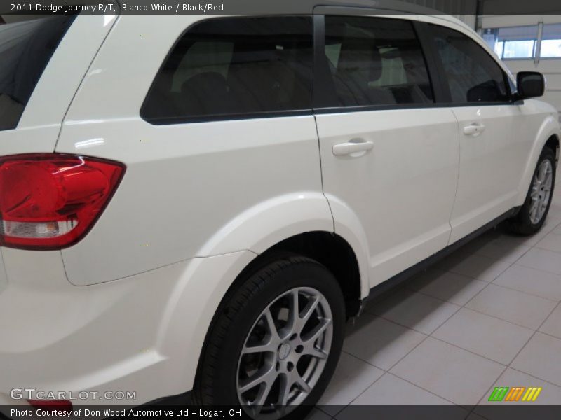 Bianco White / Black/Red 2011 Dodge Journey R/T