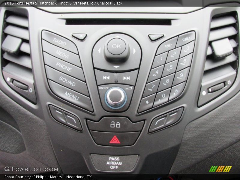 Ingot Silver Metallic / Charcoal Black 2015 Ford Fiesta S Hatchback
