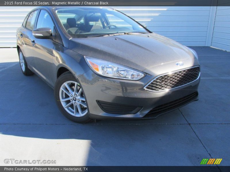 Magnetic Metallic / Charcoal Black 2015 Ford Focus SE Sedan