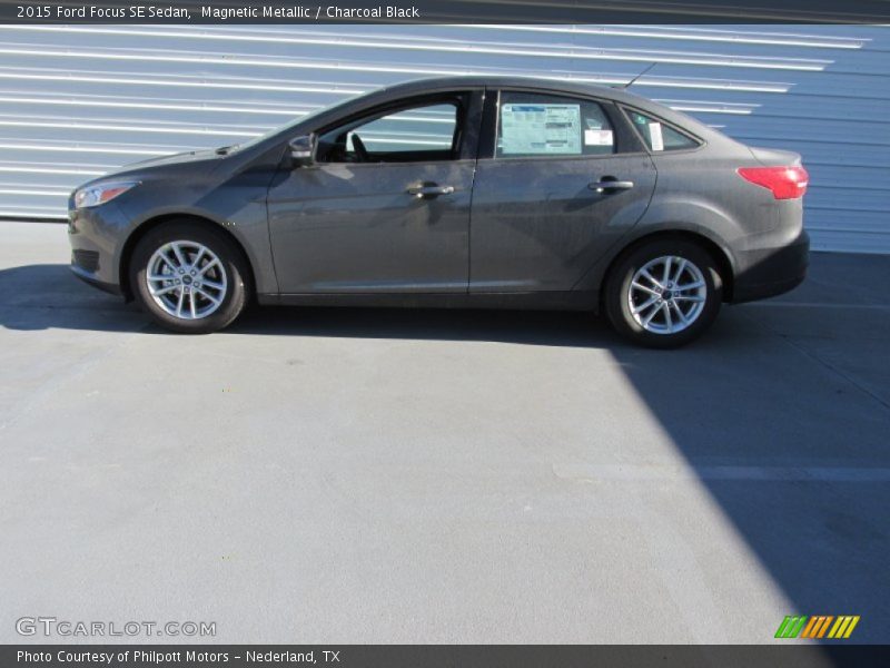 Magnetic Metallic / Charcoal Black 2015 Ford Focus SE Sedan