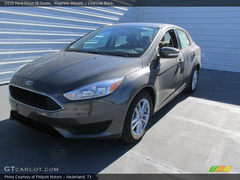 Magnetic Metallic / Charcoal Black 2015 Ford Focus SE Sedan