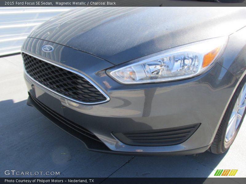 Magnetic Metallic / Charcoal Black 2015 Ford Focus SE Sedan