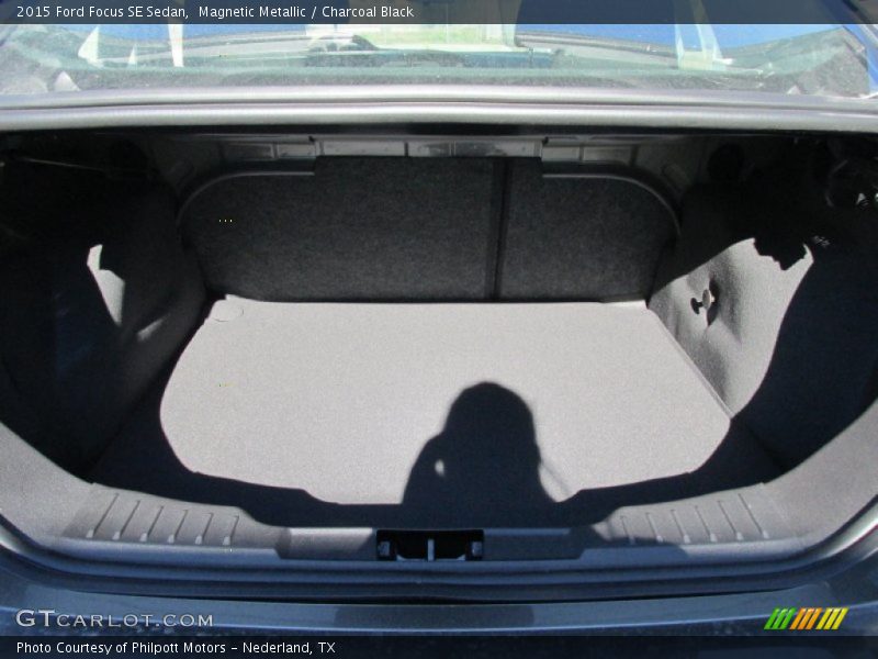 Magnetic Metallic / Charcoal Black 2015 Ford Focus SE Sedan