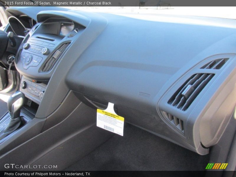 Magnetic Metallic / Charcoal Black 2015 Ford Focus SE Sedan