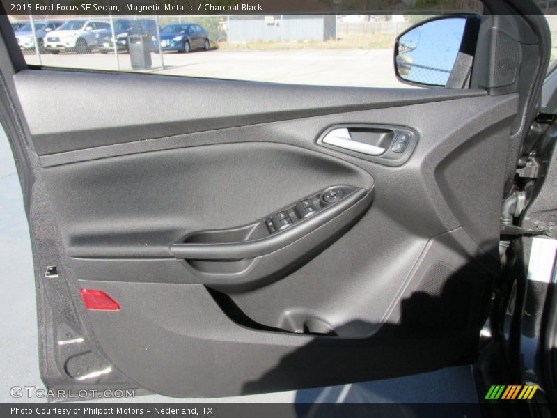 Magnetic Metallic / Charcoal Black 2015 Ford Focus SE Sedan