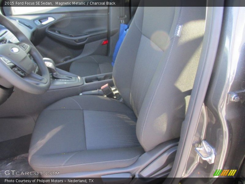Magnetic Metallic / Charcoal Black 2015 Ford Focus SE Sedan