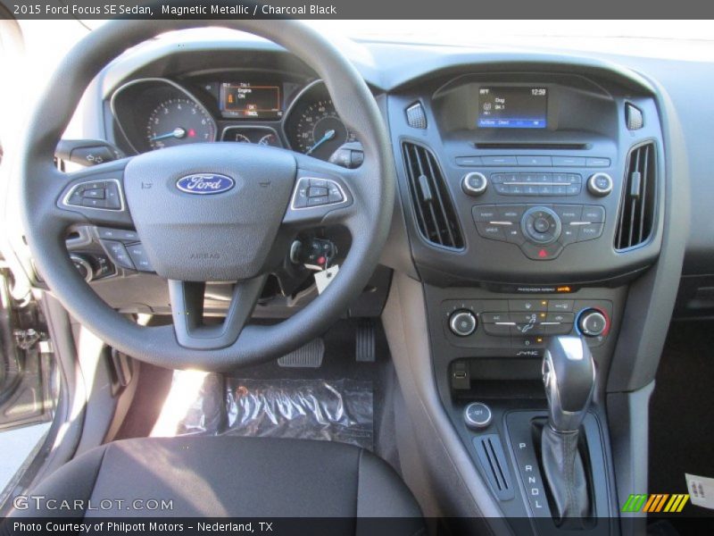 Magnetic Metallic / Charcoal Black 2015 Ford Focus SE Sedan